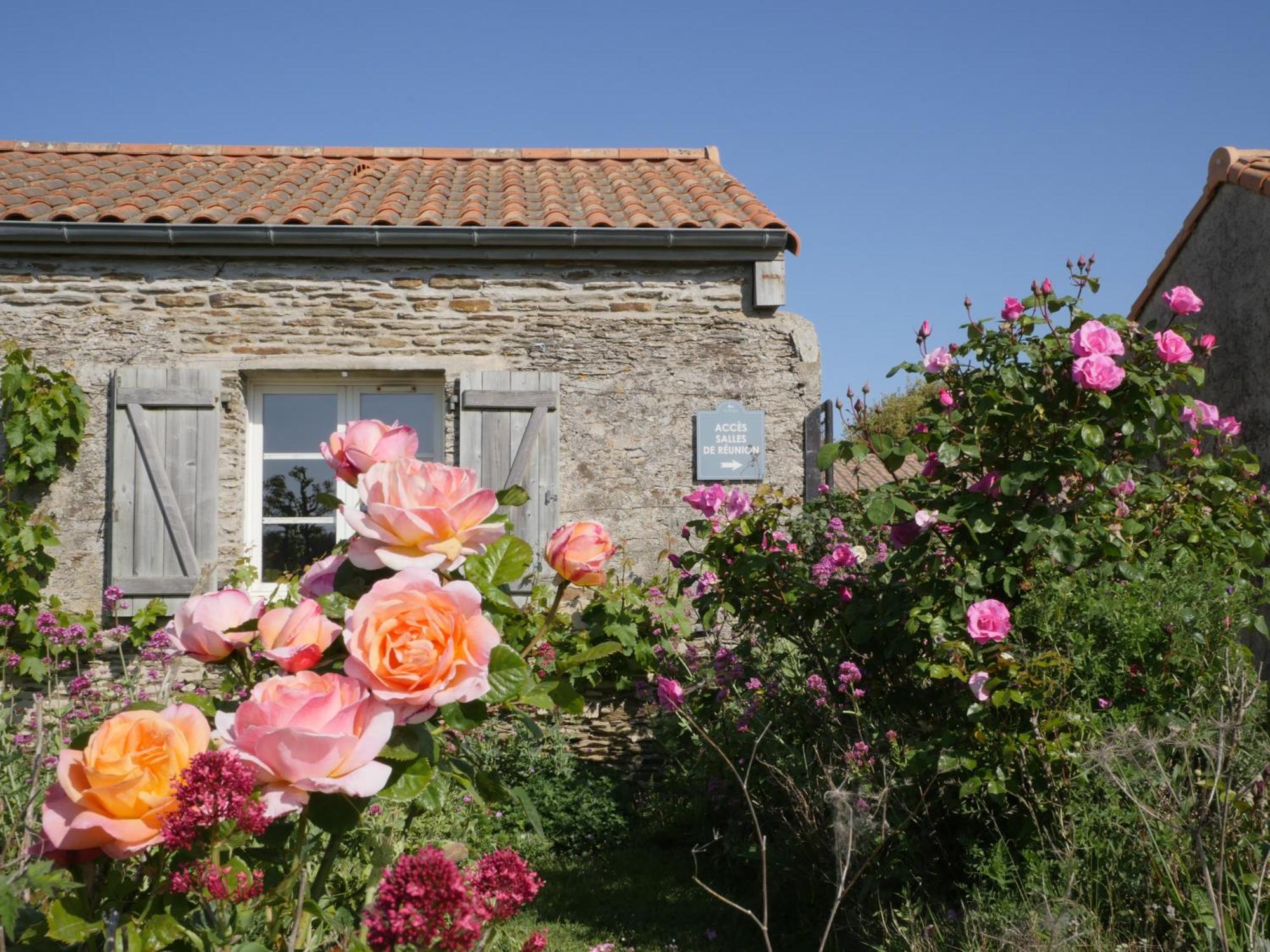 Eco-Domaine La Fontaine - Hotel-Spa - Plage De La Fontaine Aux Bretons 4*